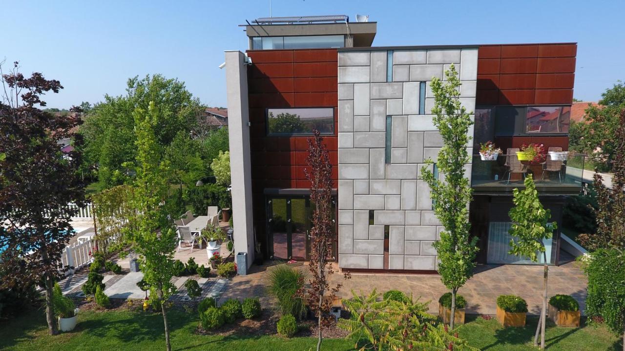 Kubiq Residence Giarmata 外观 照片