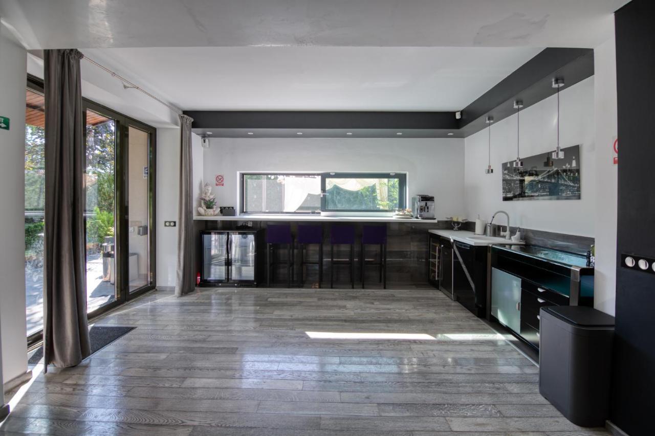 Kubiq Residence Giarmata 外观 照片